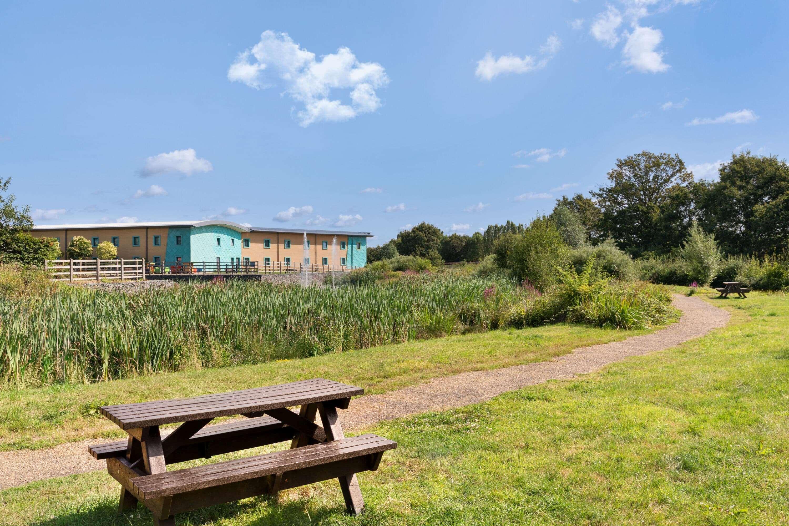 Ramada By Wyndham Cobham Hotel Cobham  Exterior foto