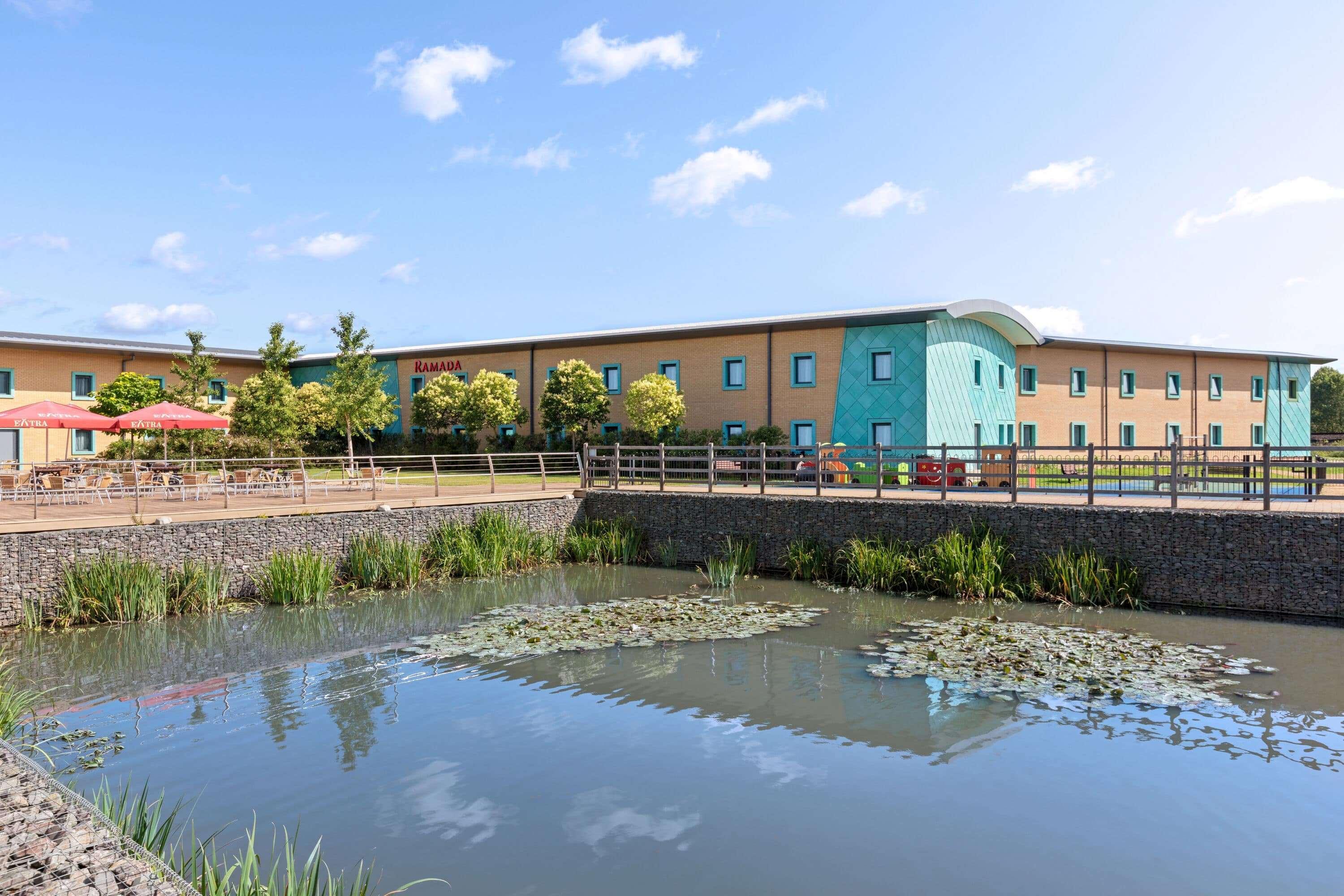 Ramada By Wyndham Cobham Hotel Cobham  Exterior foto