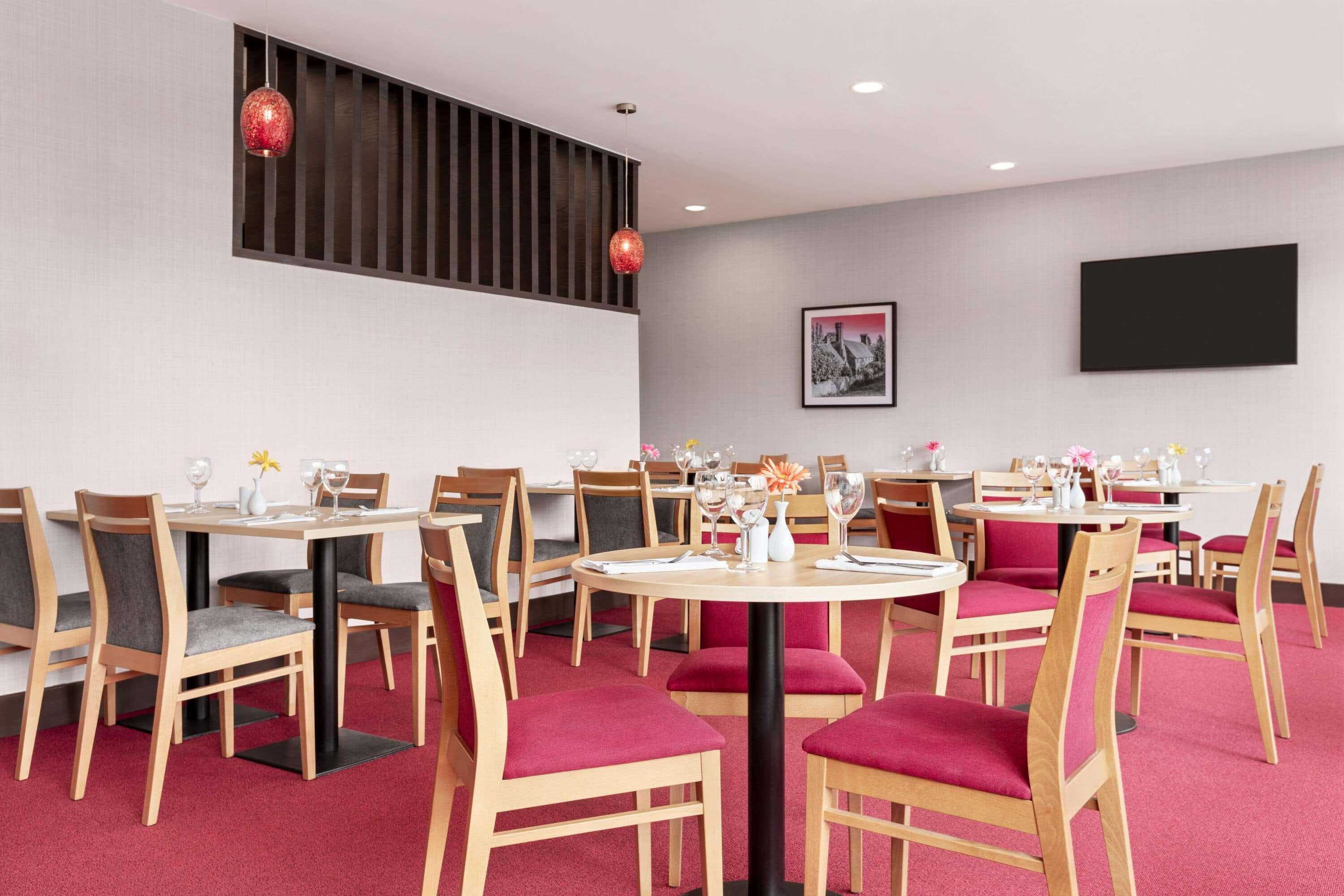 Ramada By Wyndham Cobham Hotel Cobham  Exterior foto