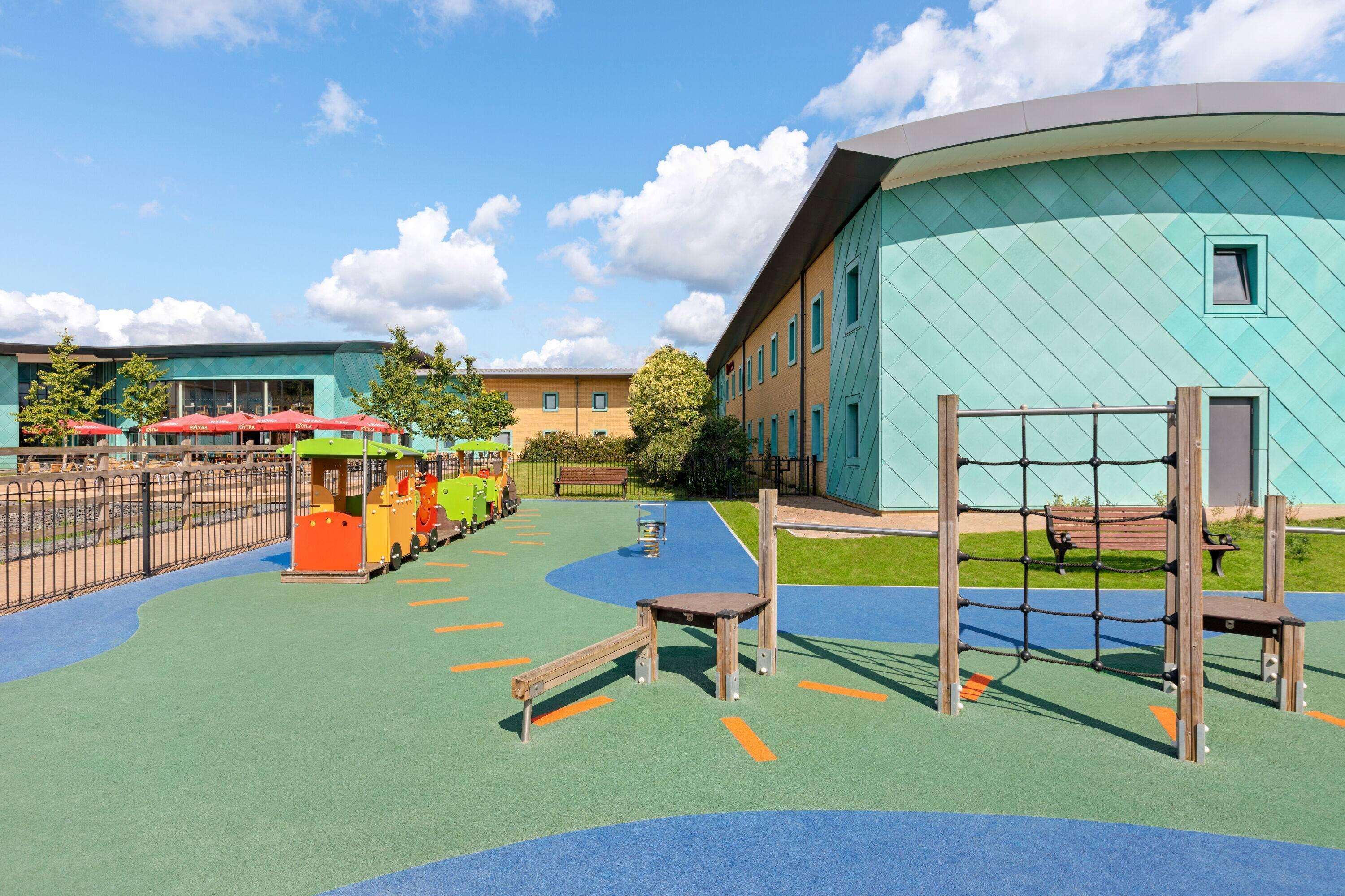 Ramada By Wyndham Cobham Hotel Cobham  Exterior foto