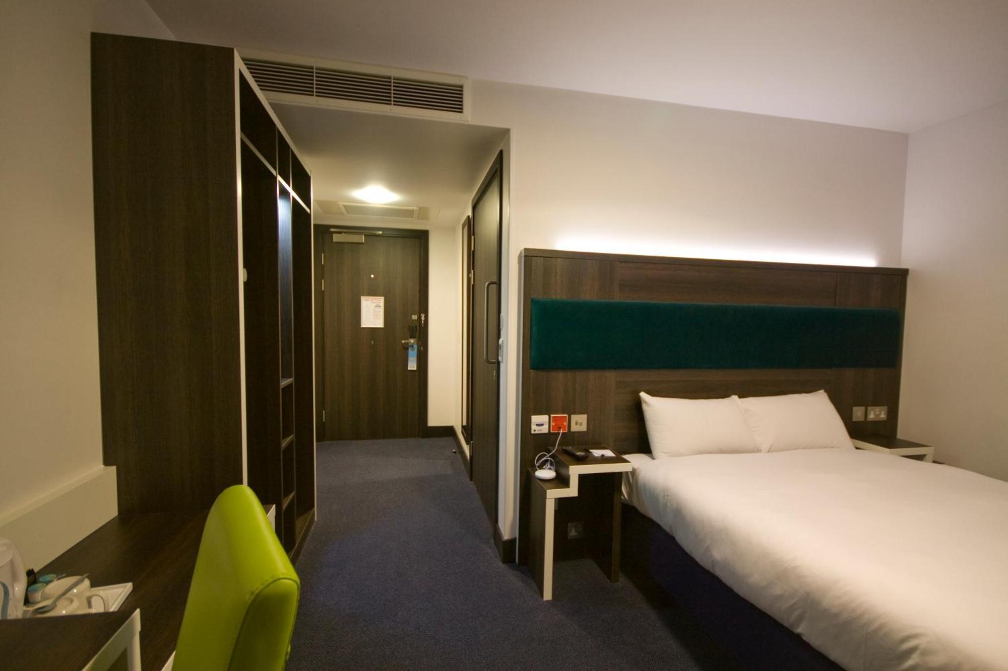 Ramada By Wyndham Cobham Hotel Cobham  Exterior foto