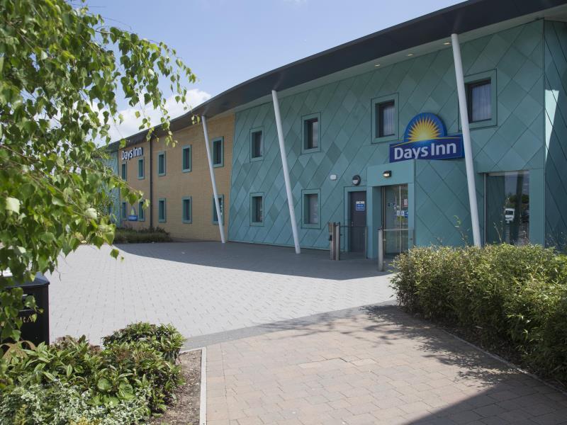 Ramada By Wyndham Cobham Hotel Cobham  Exterior foto