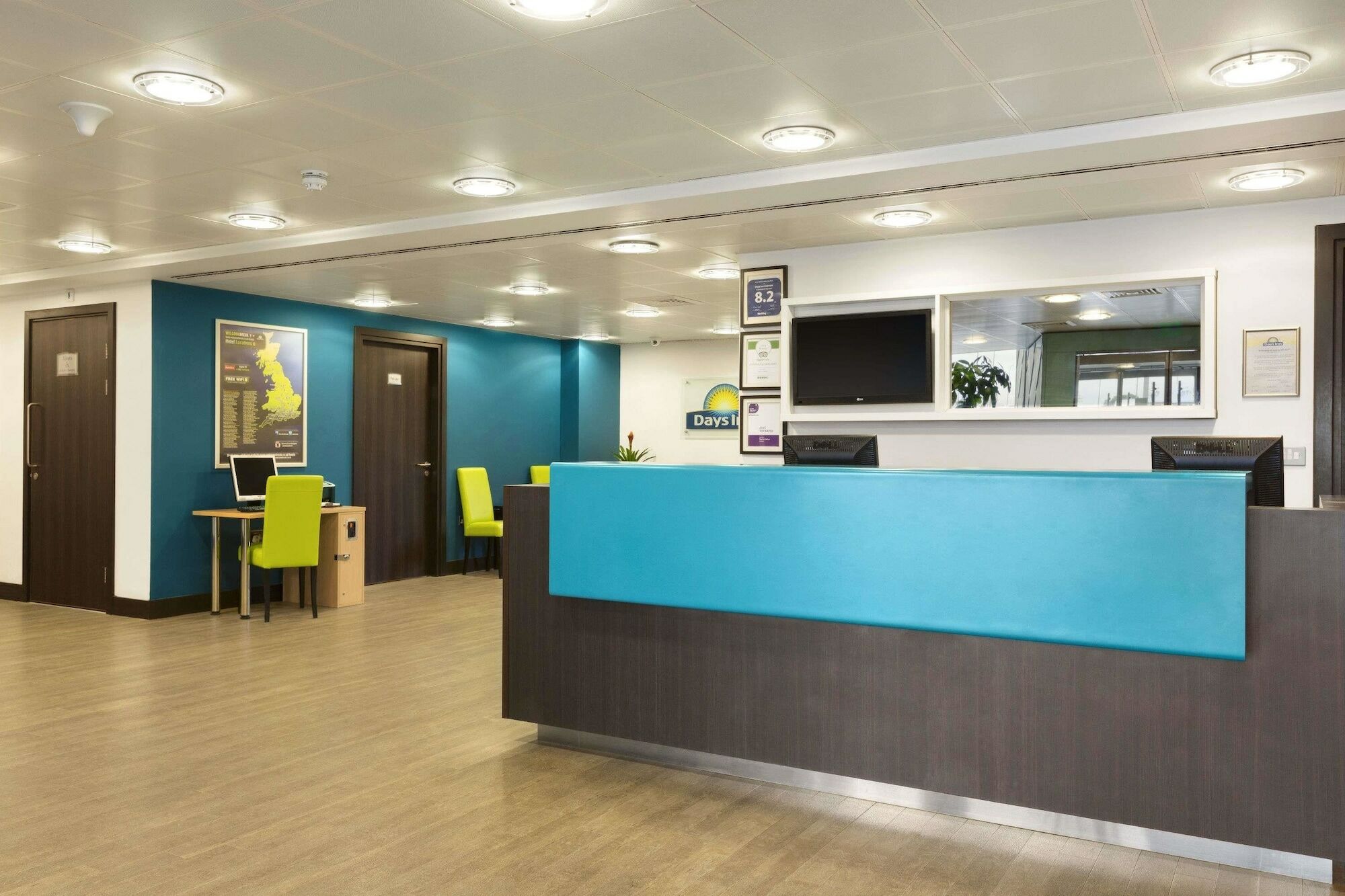Ramada By Wyndham Cobham Hotel Cobham  Exterior foto